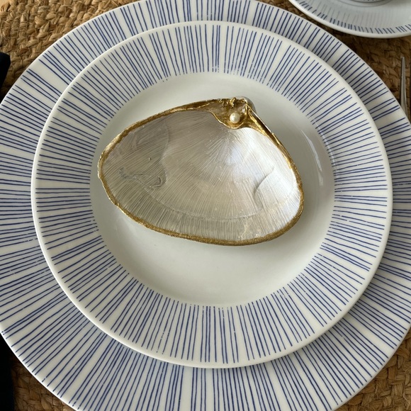 🌻6-Pearl painted and gold embossed shells with pearl - Picture 15 of 16